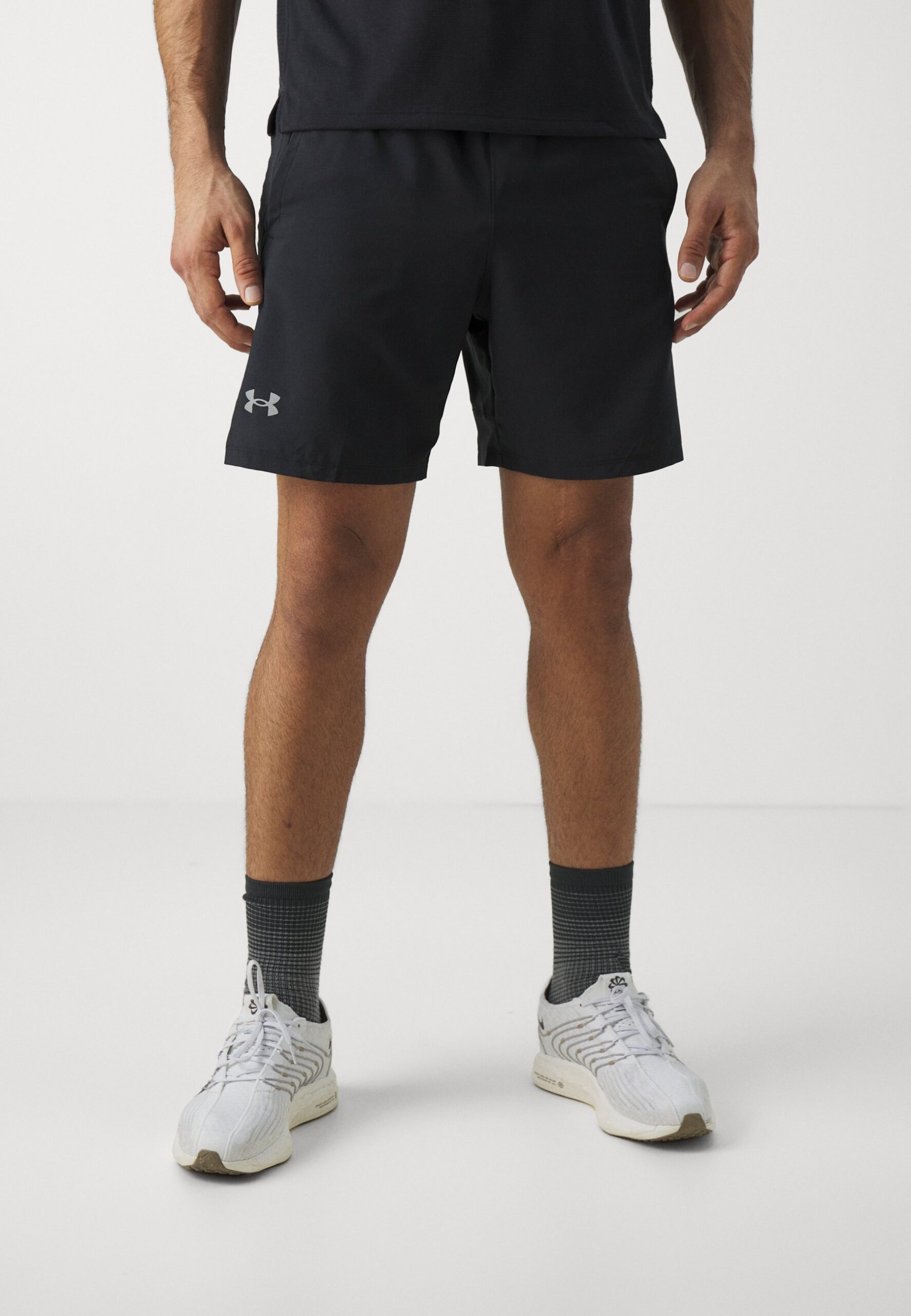 kurze-sporthose-herren-190xbe-1.jpg